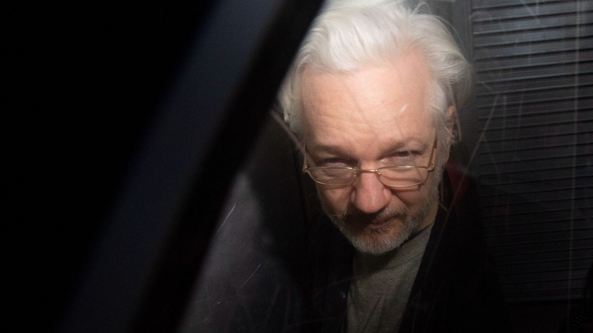 Vádalku alapján szabadon hazatérhet Julian Assange + videó