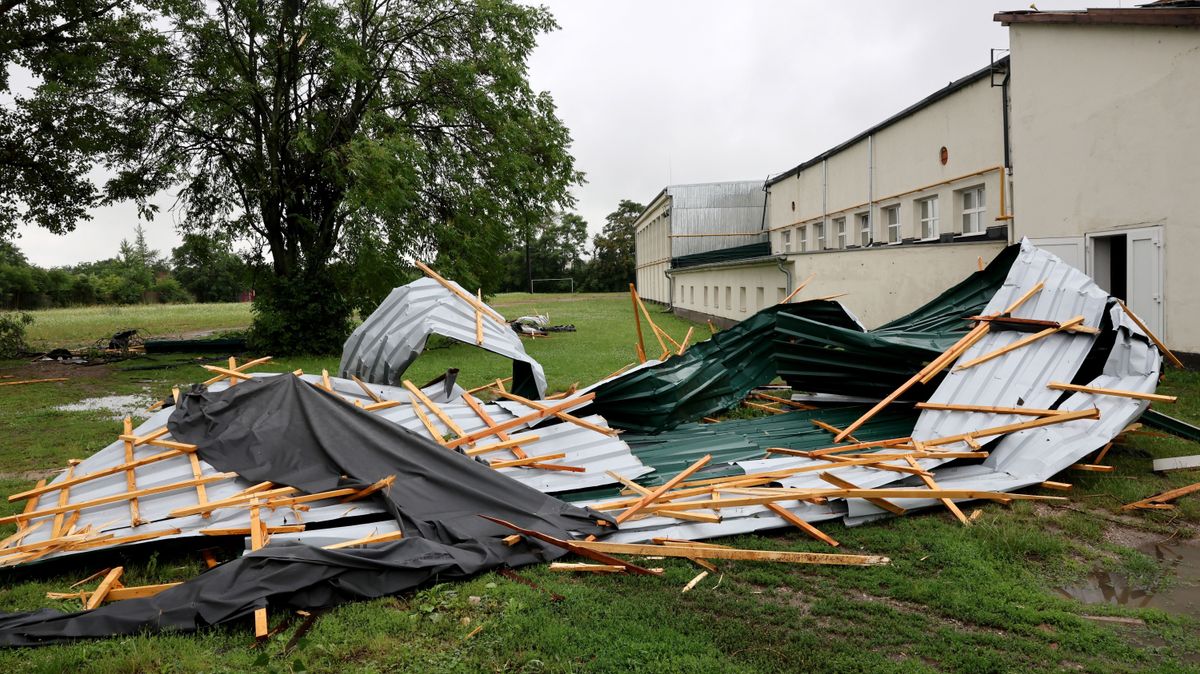 A brutális viharok miatt négyszáz helyszínre riasztották a tűzoltókat