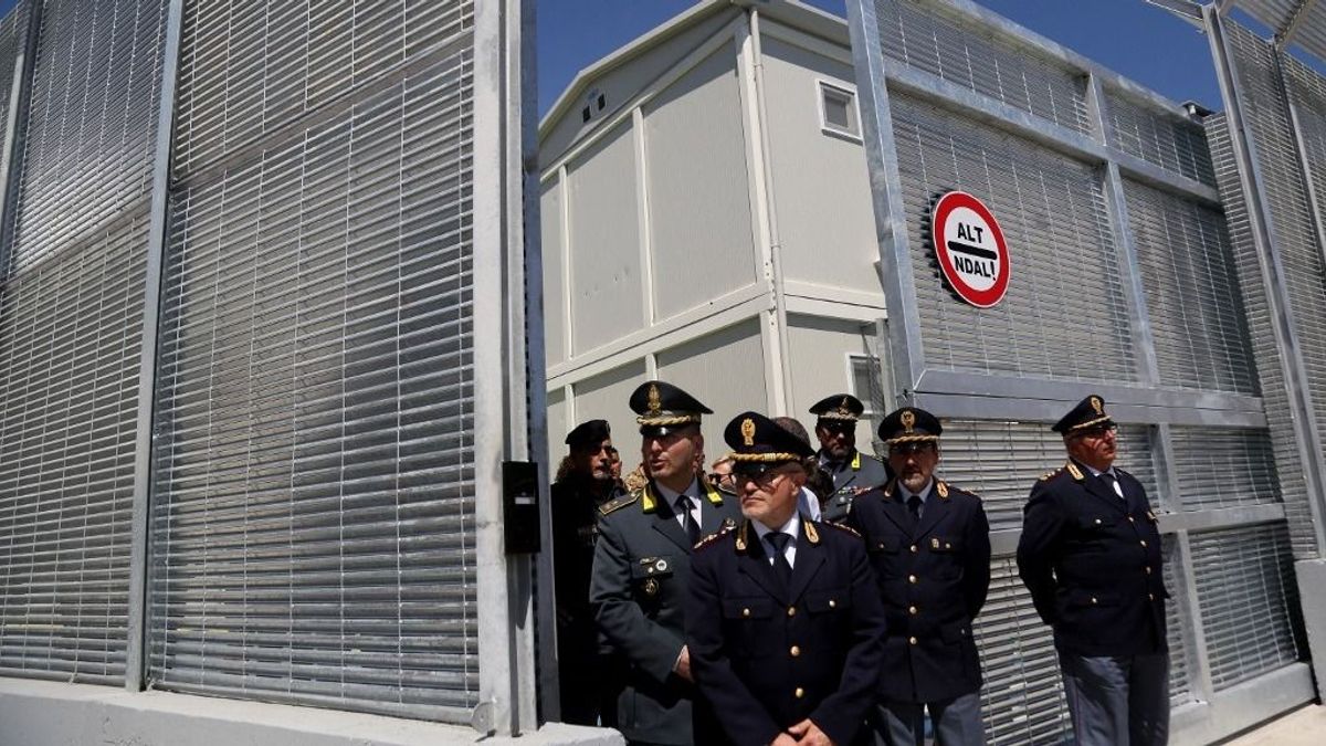 Olaszország migránstáborokat létesít az Adriai-tenger túlsó partján