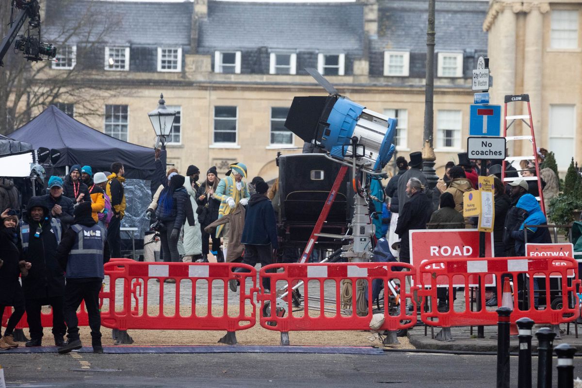 ***EXCLUSIVE*** „Bridgerton” Series 3 Spotted Filming In Bath With A Host Of New Faces