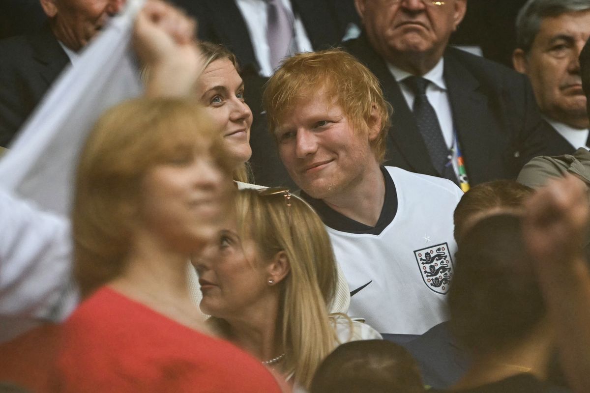 Az angol popénekes, Ed Sheeran is a helyszínen szurkolt, de nem hozott szerencsét