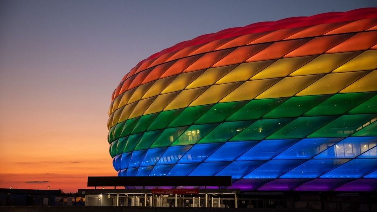 A müncheni Allianz Aréna ezúttal is szivárványszínekbe borul az Európa-bajnokság két napján