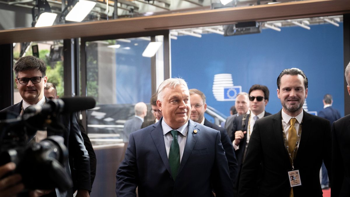 Orbán Viktor: Vigyázó szemünket Párizsra és Bécsre érdemes vetnünk