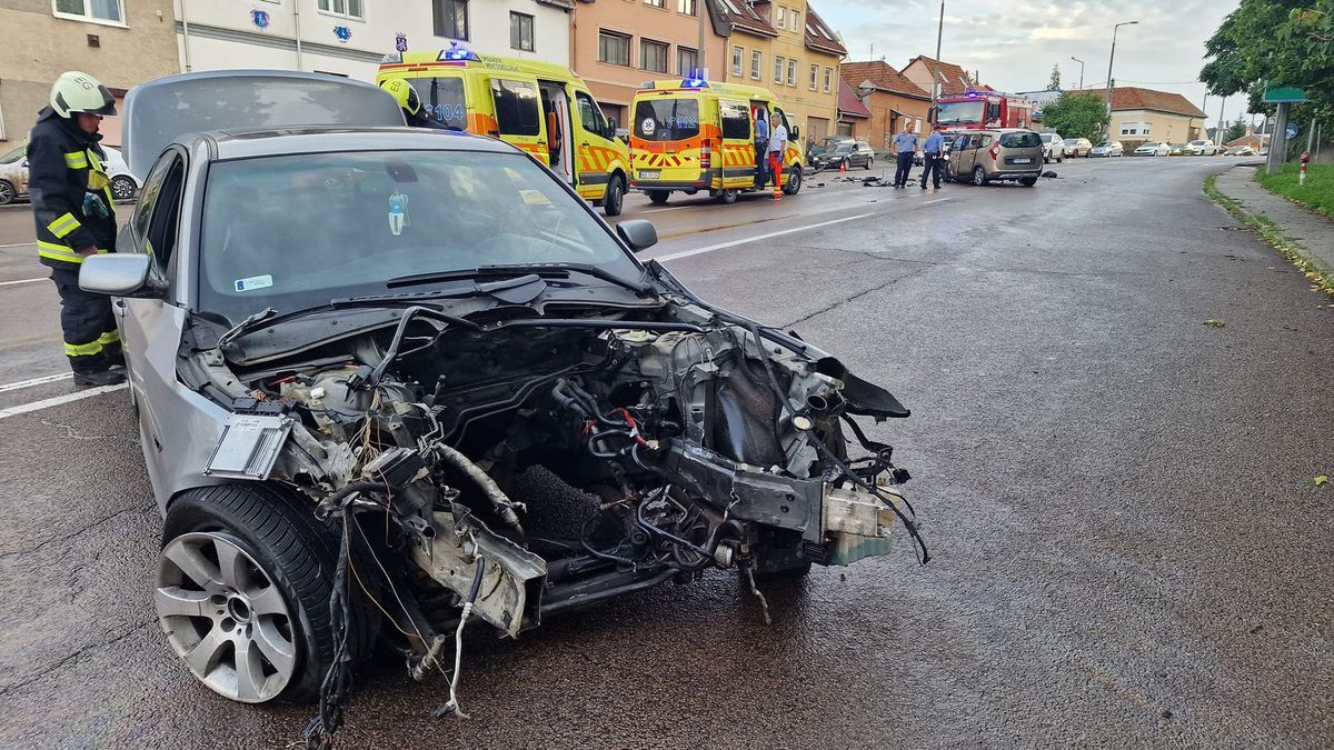 Kiszakadt a motor a viaduktos balesetben, nagyon kiakadtak az emberek