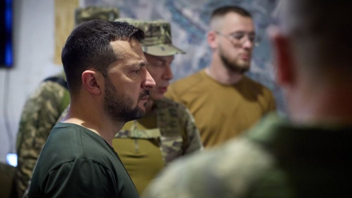Volodimir Zelenszkij a donyecki frontvonalra látogatott + videó