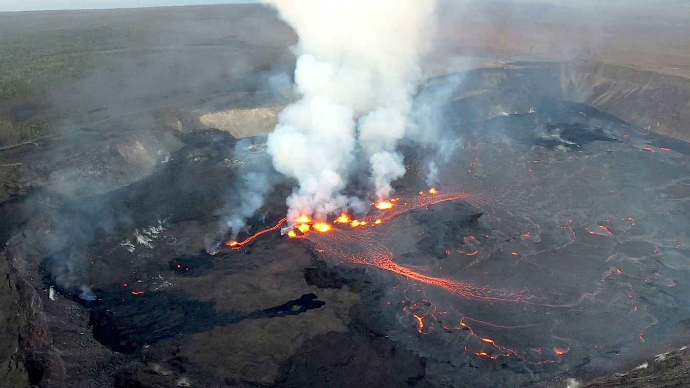 Az amerikai földtani intézet (USGS) által közreadott 2023. szeptember 11-i kép a Kilauea tűzhányóról 