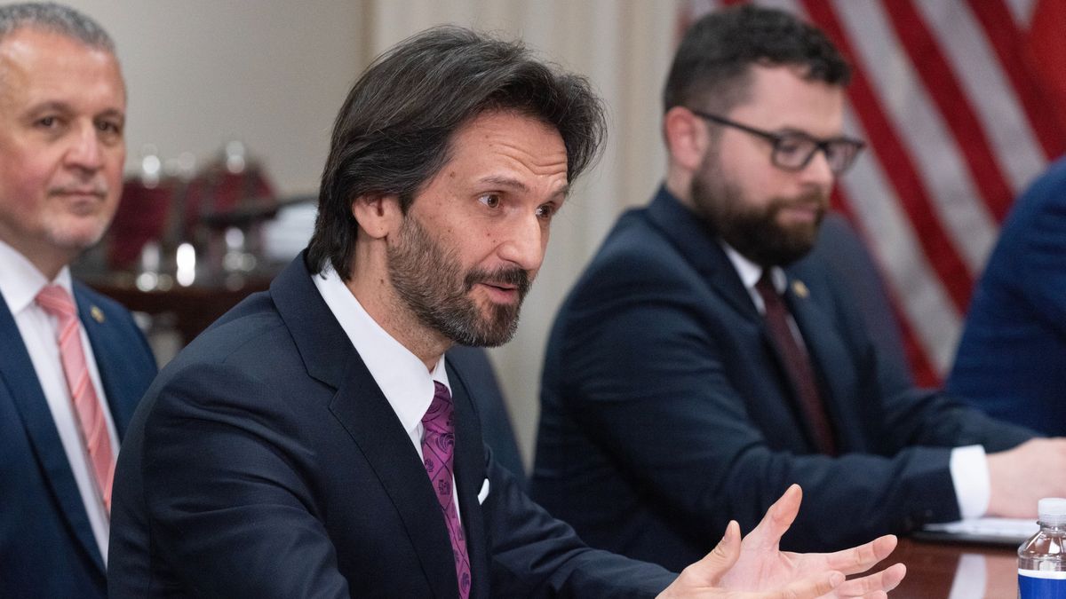 Hazaárulással vádolja elődjét a szlovák védelmi miniszter
