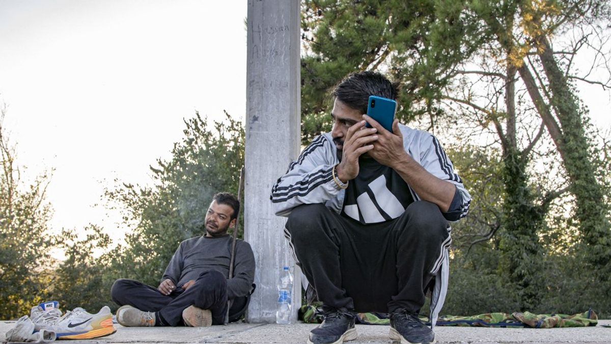 Több tucat migránst találtak egy járműben