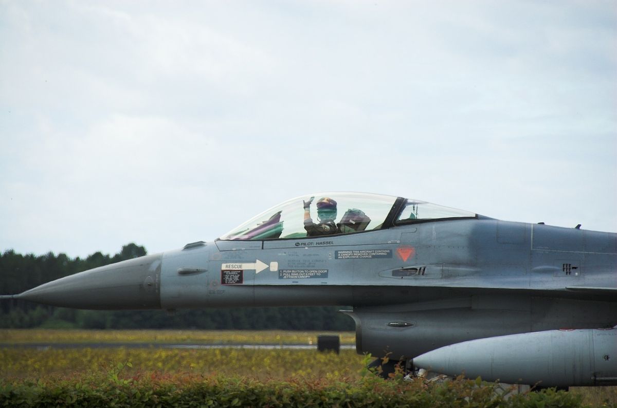 Illusztráció, F-16-os vadászgép (Fotó: Pixabay, Meteoweerman)