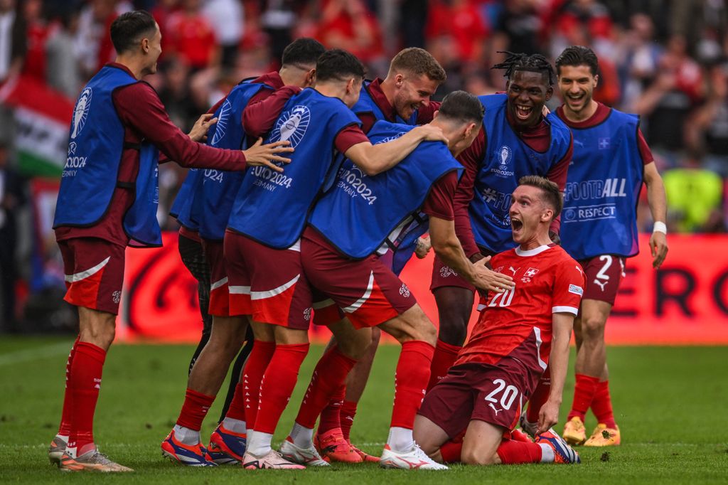 Euro 2024: Hungary - Switzerland
15 June 2024, North Rhine-Westphalia, Cologne: Soccer, European Championship, Hungary - Switzerland, preliminary round, Group A, match day 1, Cologne Stadium, Michel Aebischer from Switzerland celebrates with reserve players after scoring the 2-0 goal. Photo: Marius Becker/dpa (Photo by MARIUS BECKER / DPA / dpa Picture-Alliance via AFP)