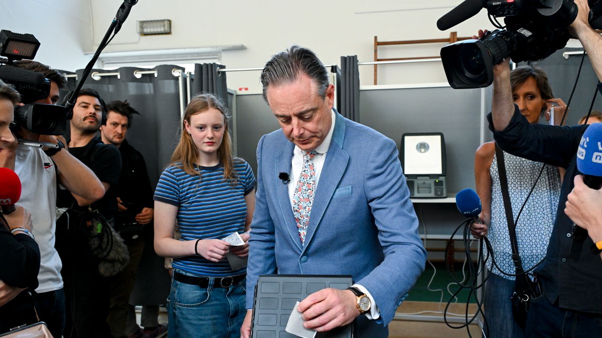 Alexander de Croo belga kormányfő bejelentette, hogy liberális pártjának gyenge szereplése miatt benyújtja a lemondását