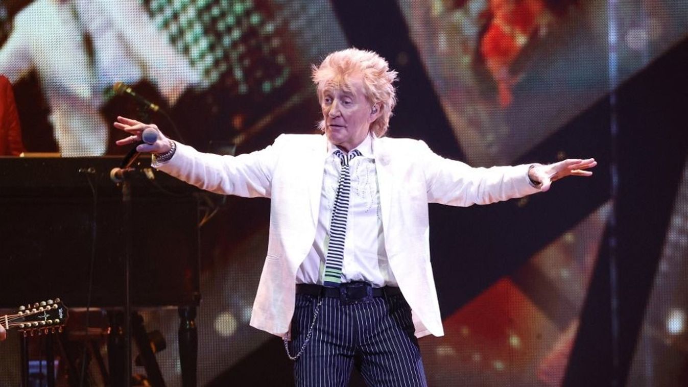 Rod Stewart With Cheap Trick In Concert - Nashville, TN