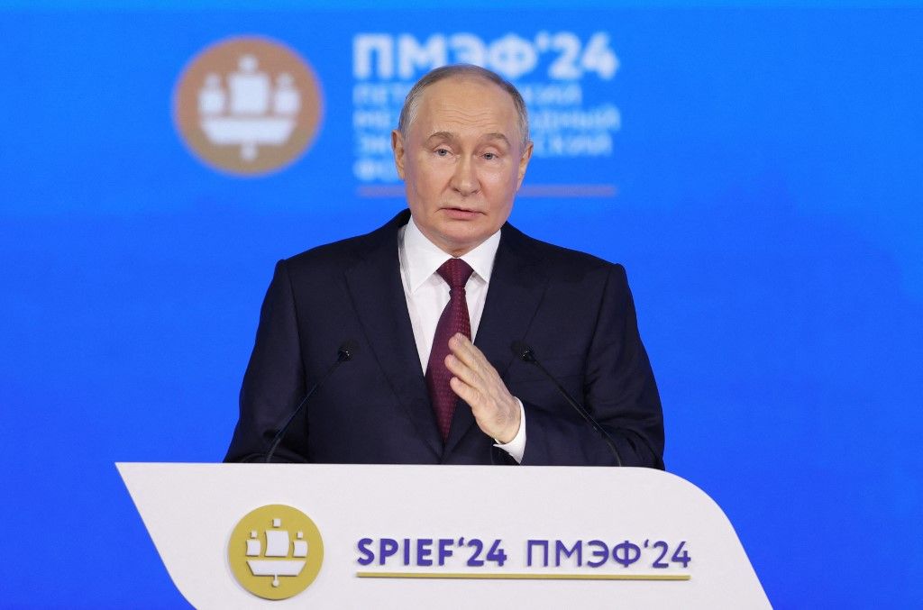 Vlagyimir Putyin orosz elnök a szentpétervári Nemzetközi Gazdasági Fórumon (SPIEF) vetette fel az orosz nukleáris doktrína változtatásának lehetőségét.