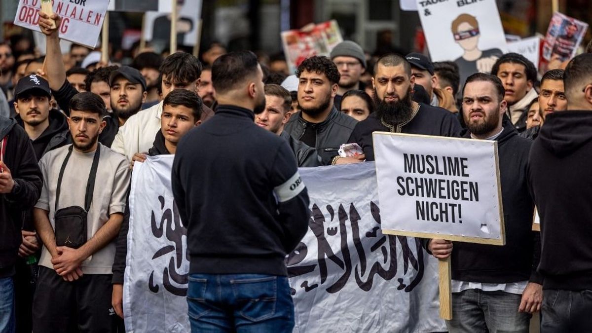 A késes terrortámadás után is több migránst akarnak betelepíteni
