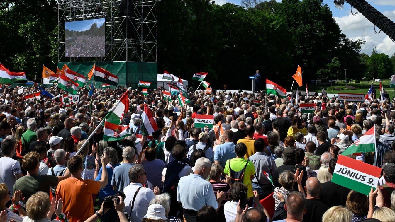 Budapest, 2024. június 1.
Orbán Viktor miniszterelnök beszédet mond a Civil Összefogás Fórum - Civil Összefogás Közhasznú Alapítvány (CÖF-CÖKA) Békemenetén a margitszigeti nagyréten 2024. június 1-jén.
MTI/Koszticsák Szilárd