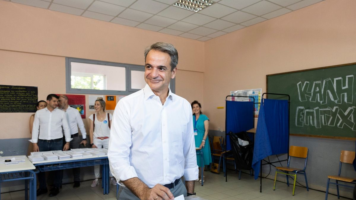 Átalakította kormányát a görög miniszterelnök a vártnál gyengébb EP-választási szereplés után