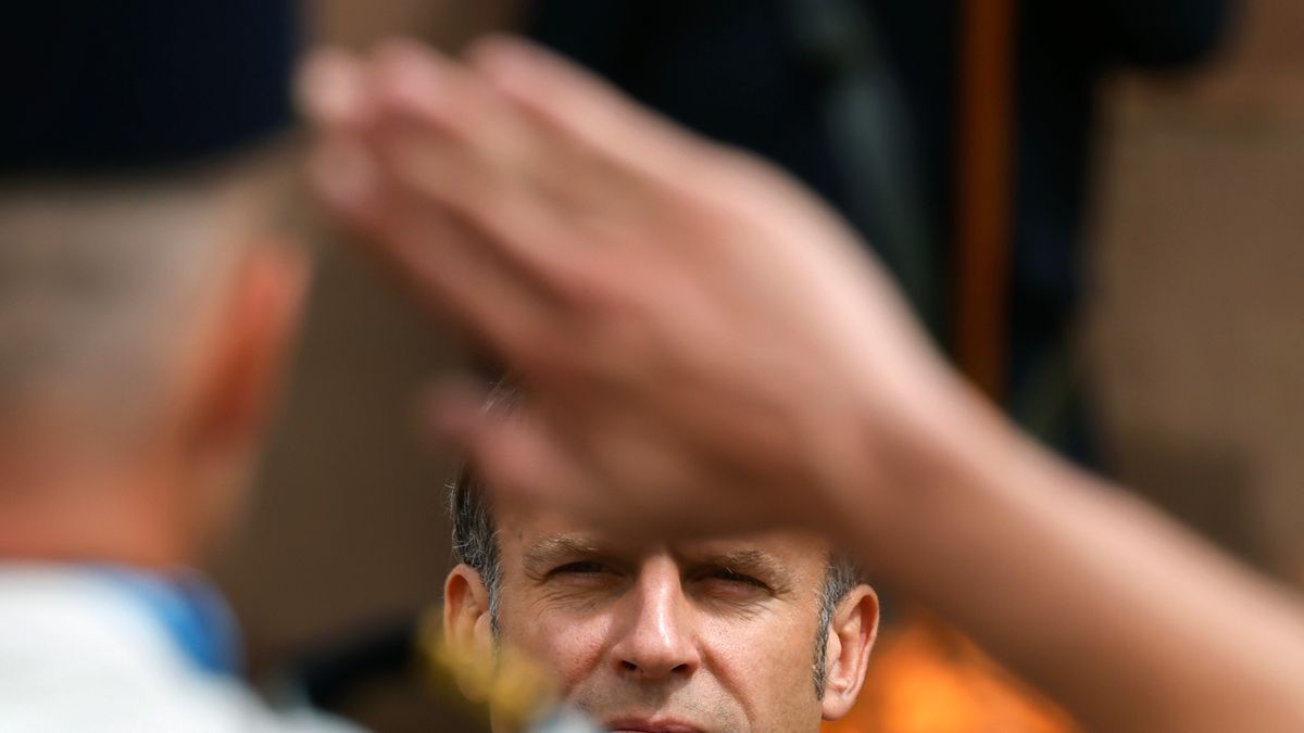 Macron elrontotta a bulit, kifakadt a polgármester