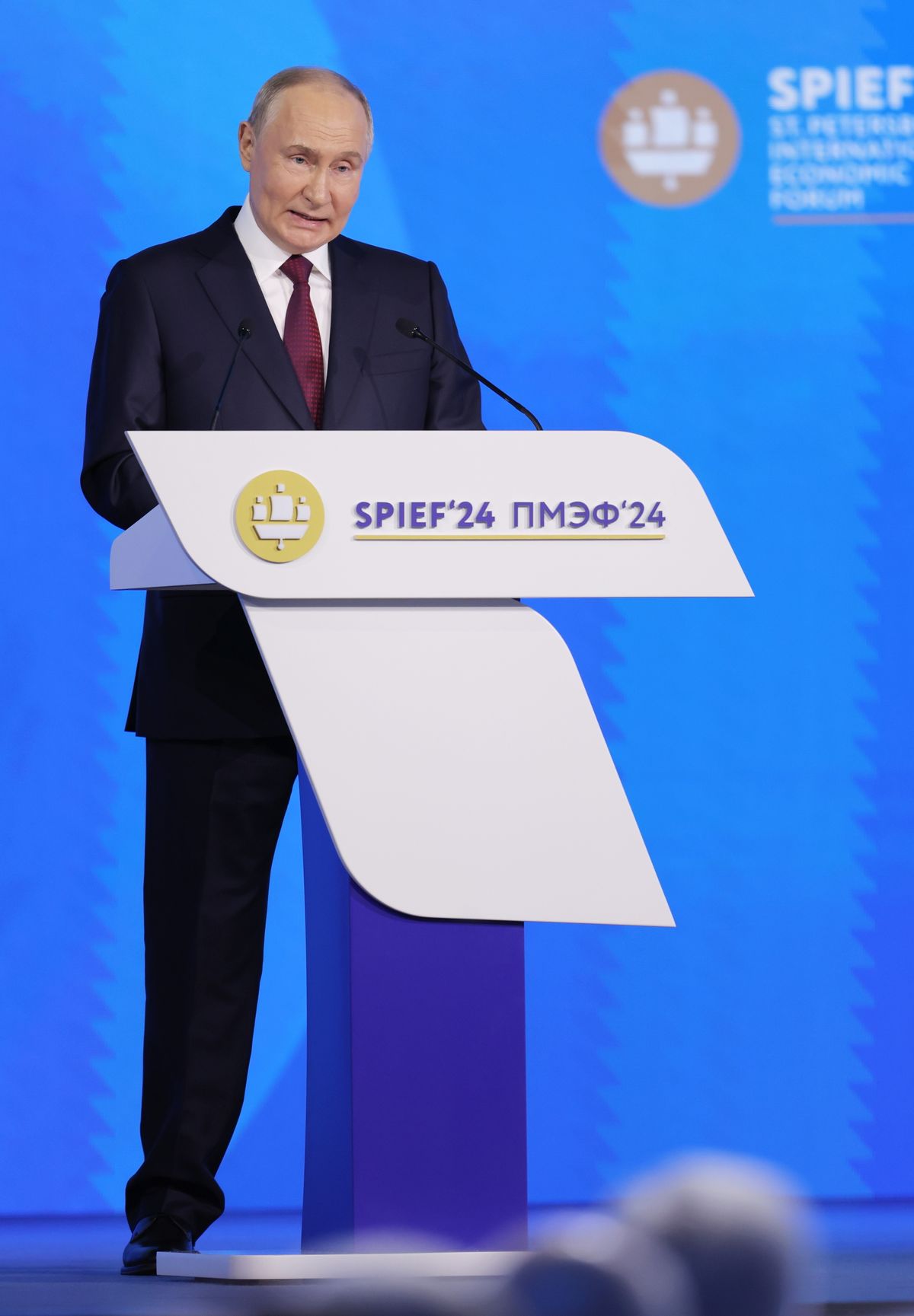 Vlagyimir Putyin orosz elnök beszédet mond a 27. alkalommal rendezett Szentpétervári Nemzetközi Gazdasági Fórumon (SPIEF) 2024. június 7-én, a négynapos rendezvény harmadik napján. (Fotó: MTI/EPA/Reuters pool/Anton Vaganov)