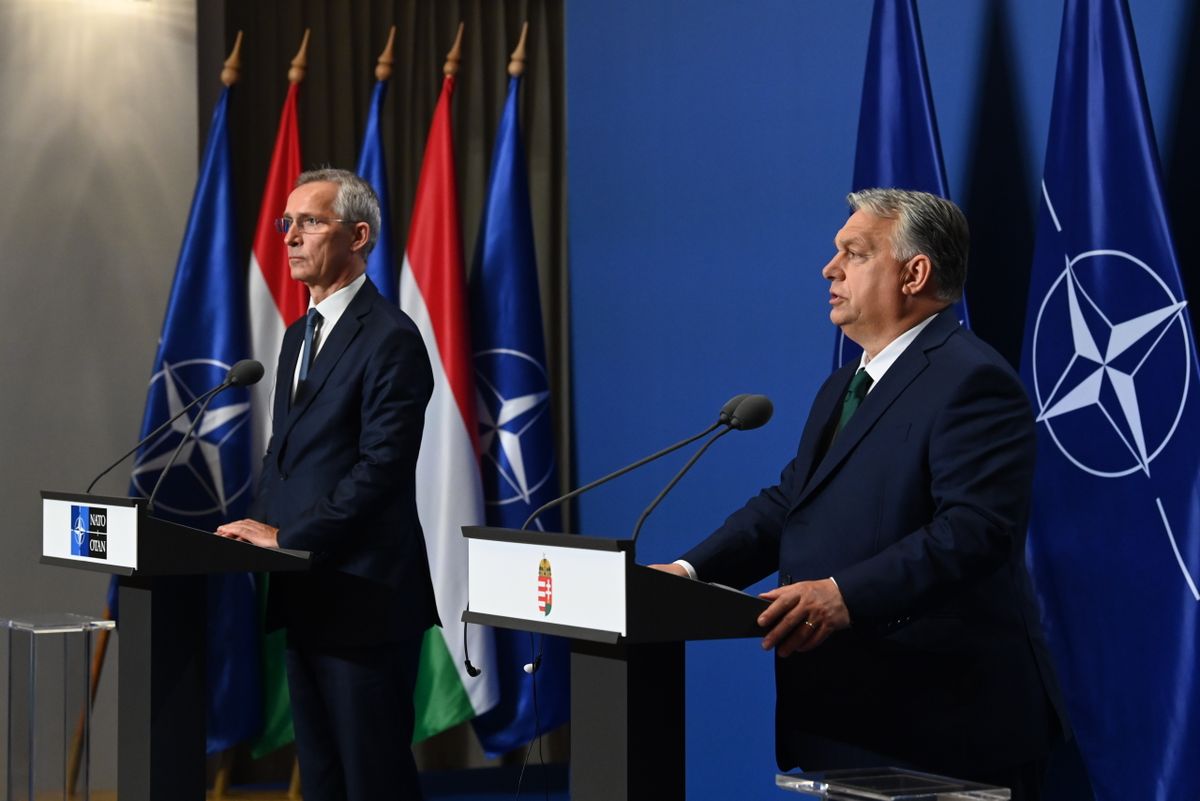 Orbán Viktor miniszterelnök (j) és Jens Stoltenberg NATO-főtitkár a tárgyalásukat követően tartott sajtótájékoztatón a Karmelita kolostorban 2024. június 12-én. (Fotó: MTI/Máthé Zoltán)