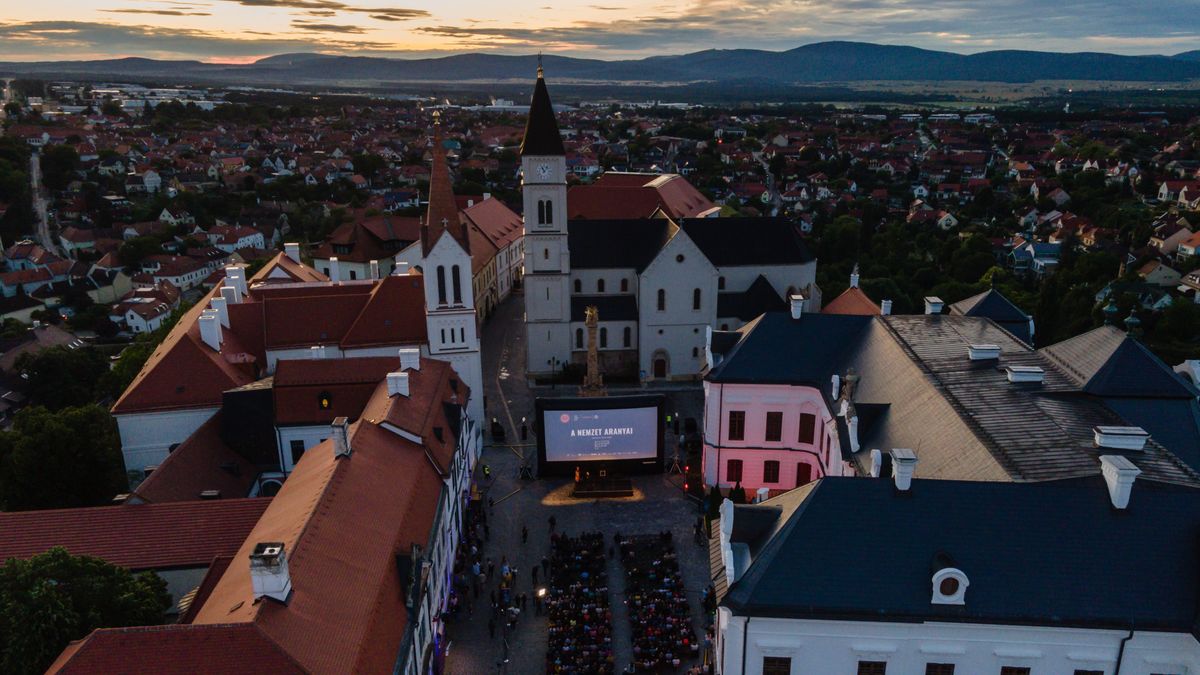 Új produkciók és magyar klasszikusok egy helyen