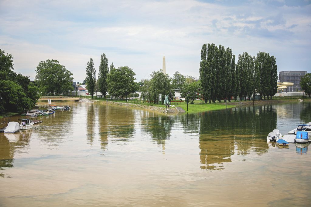 DSC_720240603 Győr
Árvíz Győr belváros - várható jelentős mennyiségű eső miatt hét eleji elemzések szerint jelentős árhullám érkezik, Mosoni Duna,
Fotó: Csapó Balázs CSB
Kisalföld015