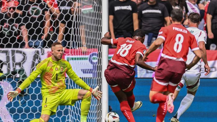 Euro 2024: Hungary - Switzerland
dpatop - 15 June 2024, North Rhine-Westphalia, Cologne: Soccer, European Championship, Hungary - Switzerland, Preliminary round, Group A, Matchday 1, Cologne Stadium, Switzerland's Kwadwo Duah scores against Hungary's Peter Gulacsi to make it 1-0. Photo: Marius Becker/dpa (Photo by MARIUS BECKER / DPA / dpa Picture-Alliance via AFP)