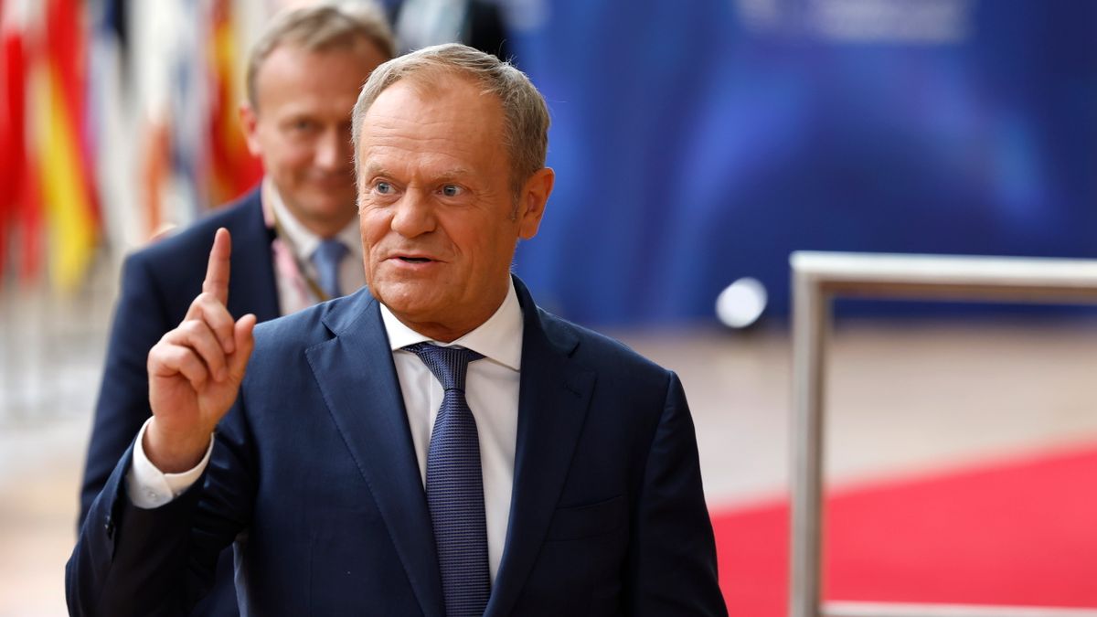 A háborúpárti Tusk megállapodást írhat alá Zelenszkijjel