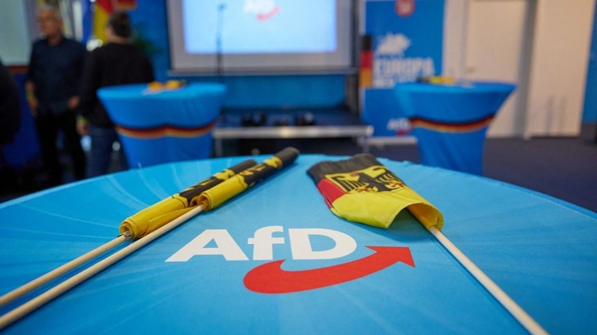 Bűzbombákkal és festékkel támadtak az AfD politikusának házára