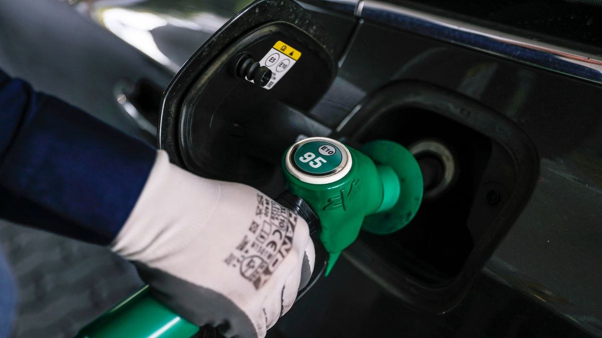 Figyelmeztetés ide, figyelmeztetés oda: tovább drágul a benzin