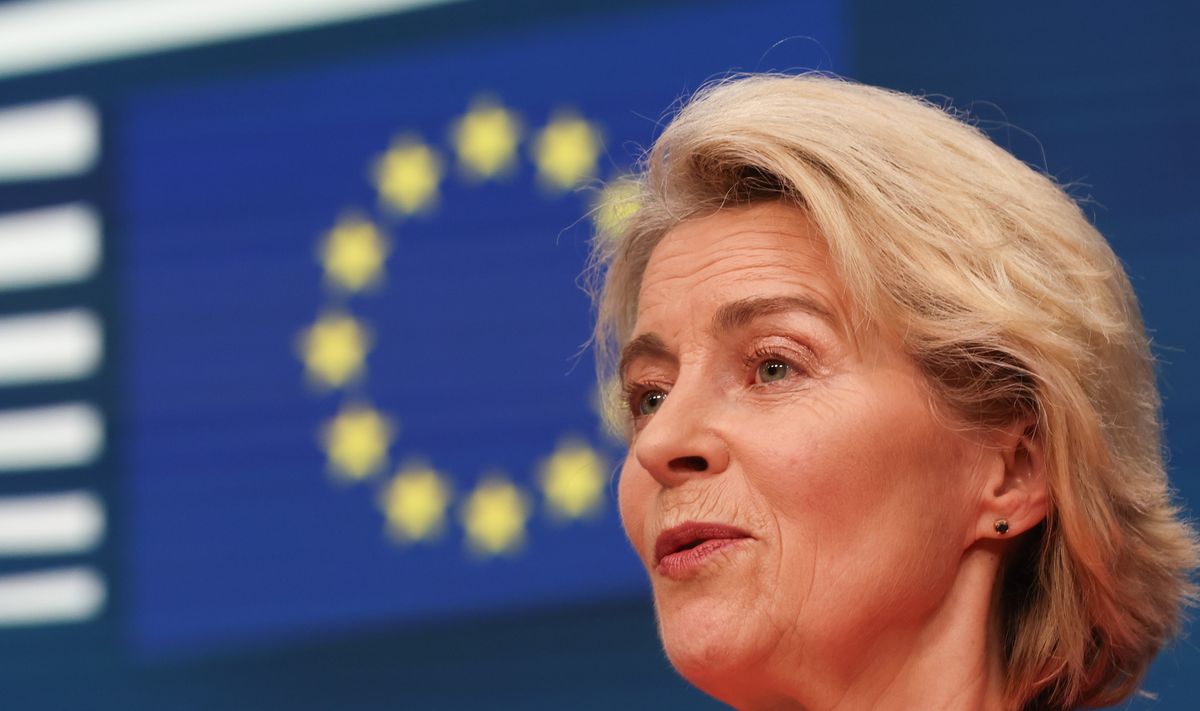 Ursula von der Leyen, az Európai Bizottság elnöke az Európai Unió brüsszeli csúcstalálkozóján tartott sajtóértekezleten 2024. június 28-án hajnalban. (Fotó: MTI/EPA pool/Olivier Hoslet)