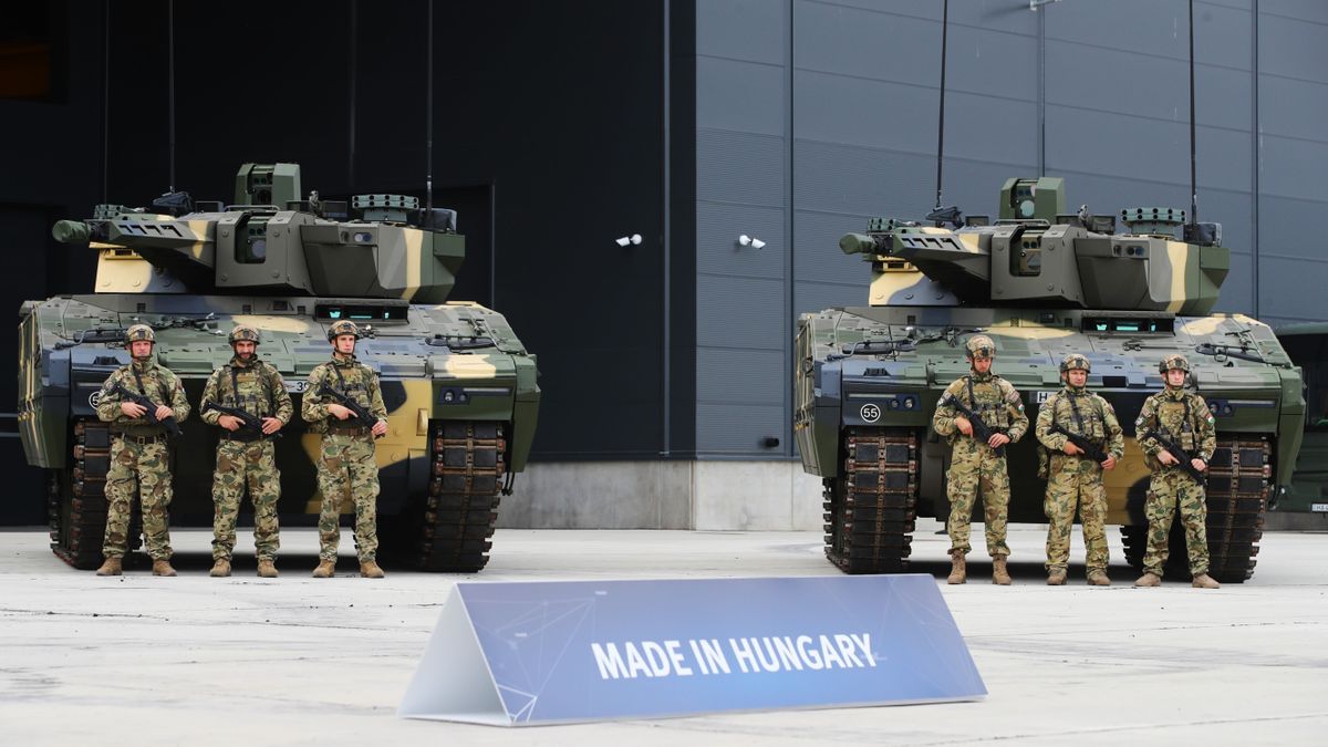 Made in Hungary – átadták az első magyar gyártású Hiúz páncélost + videó