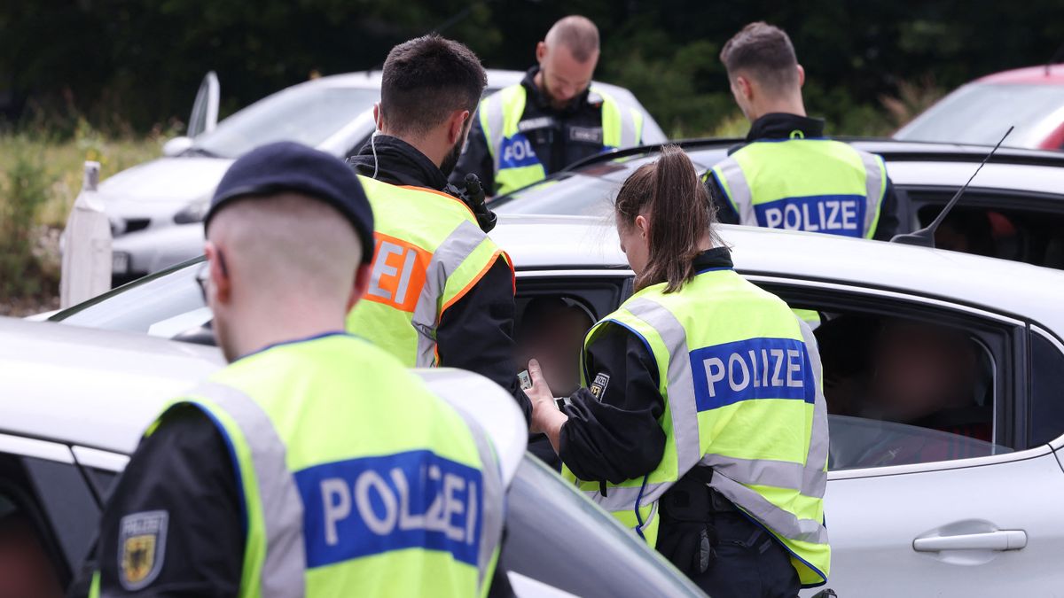 Két rendőrt is megkéselt egy erőszakos migráns