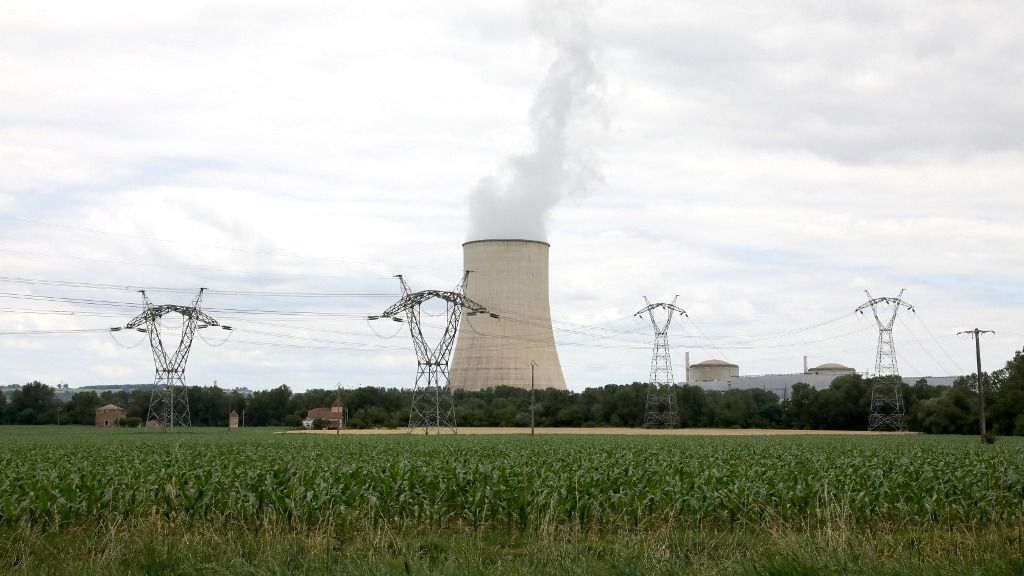 Illusztráció - A délnyugat-franciaországi Golfech atomerőmű két reaktorának egyike működés közben
(Photo by SEBASTIEN LAPEYRERE / Hans Lucas / Hans Lucas via AFP)