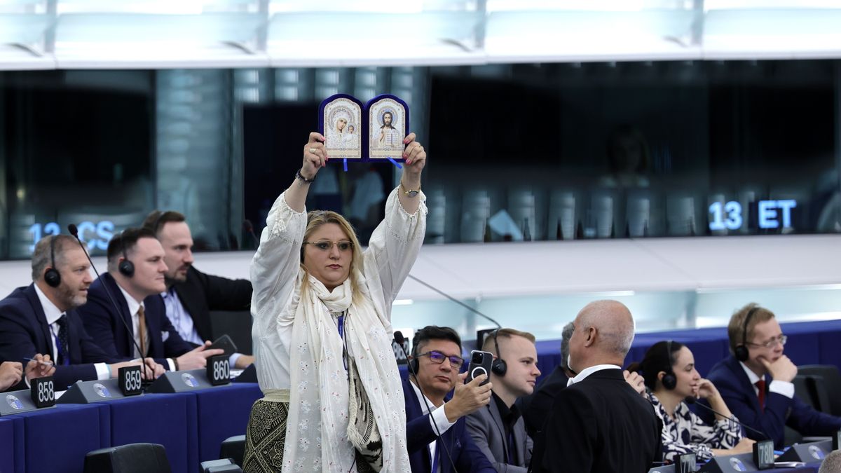 Balhé az Európai Parlamentben, kidobták a román képviselőt + videó