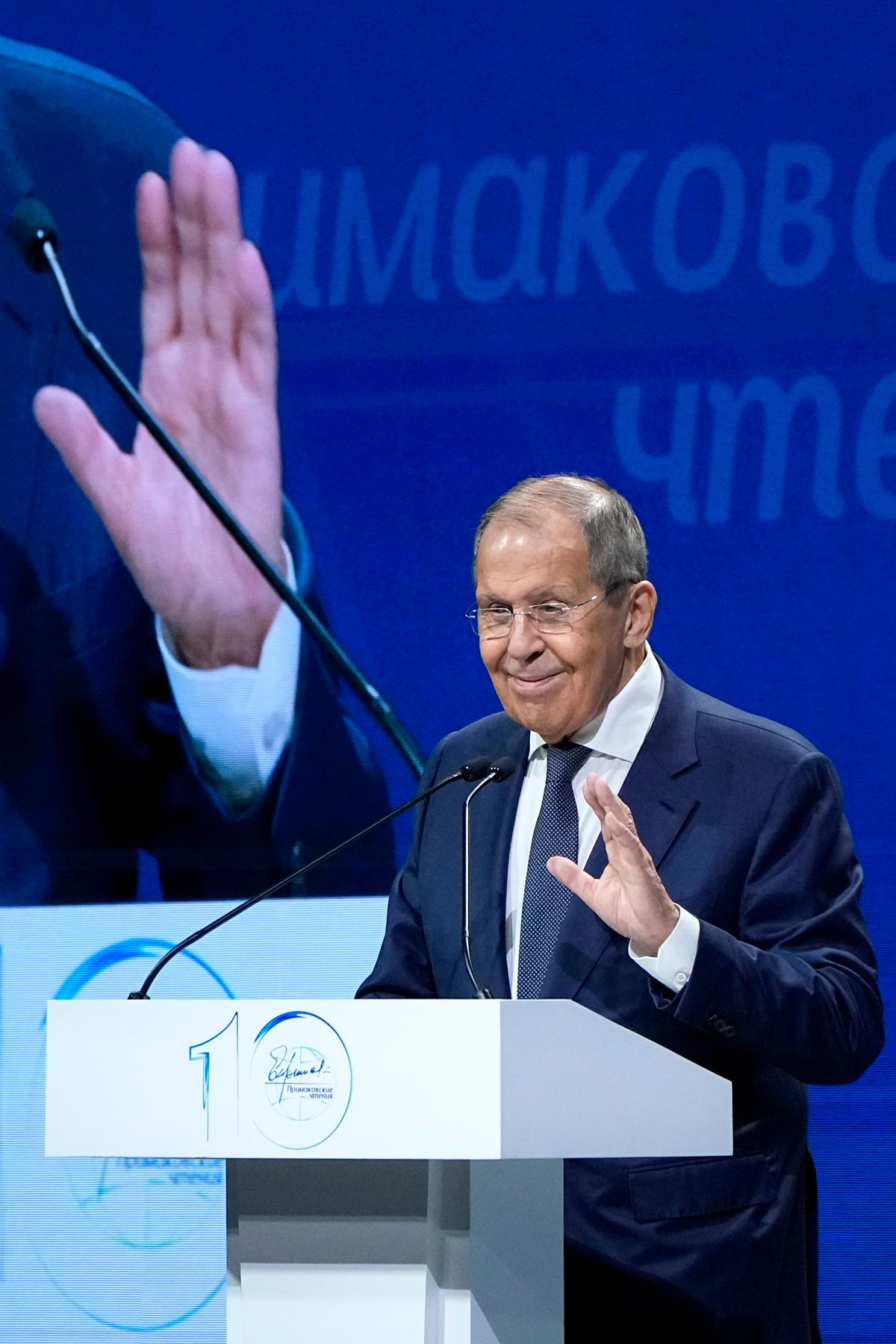 Szergej Lavrov orossz külügyminiszter beszédet mond a 10. Primakov Olvasmányai Nemzetközi Fórumon a Moszkvai Világkereskedelmi Központban 2024. június 26-án. (MTI/AP pool/Alekszandr Zemljanyicsenko)