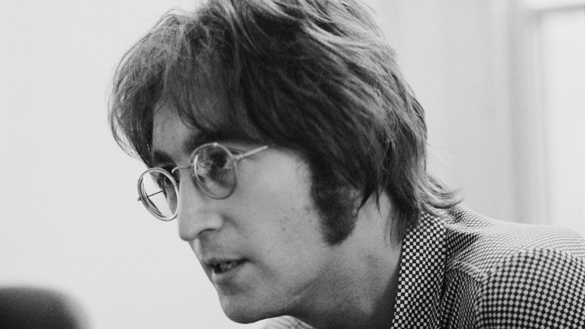 Most Ön is megveheti John Lennon szemüvegét!