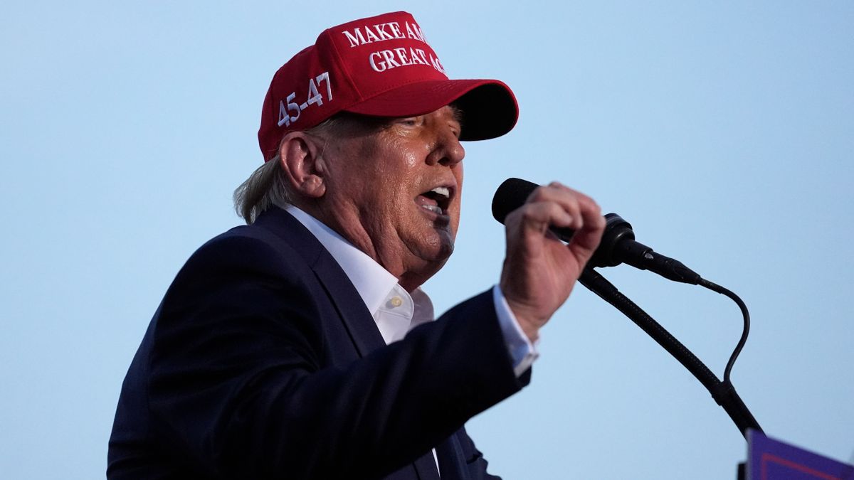 Trump „eldobta” beszédét a merénylet után