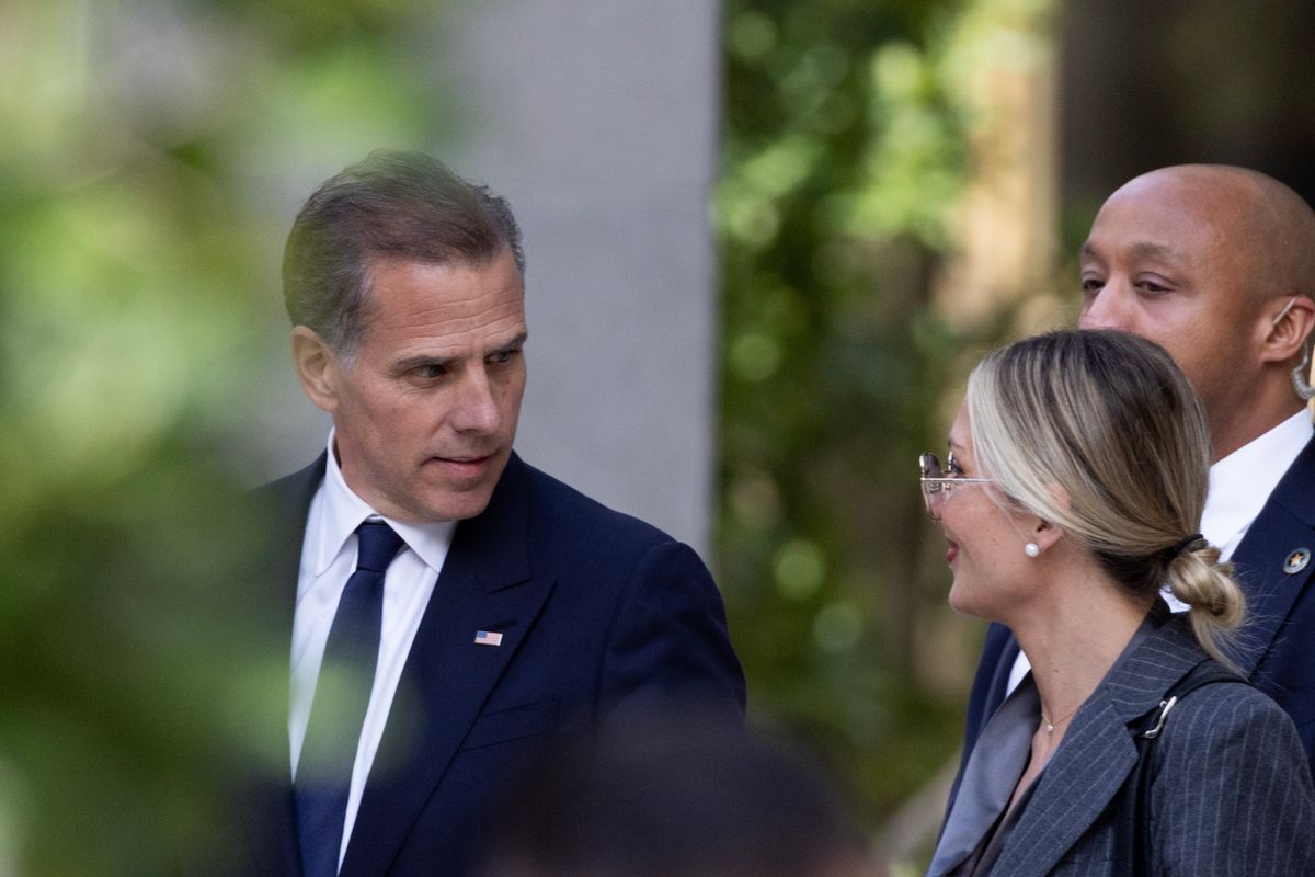 Hunter Biden, Joe Biden amerikai elnök fia és felesége, Melissa Cohen távozik a Delaware állambeli Wilmington szövetségi bíróságáról (Fotó: MTI/EPA/Michael Reynolds)