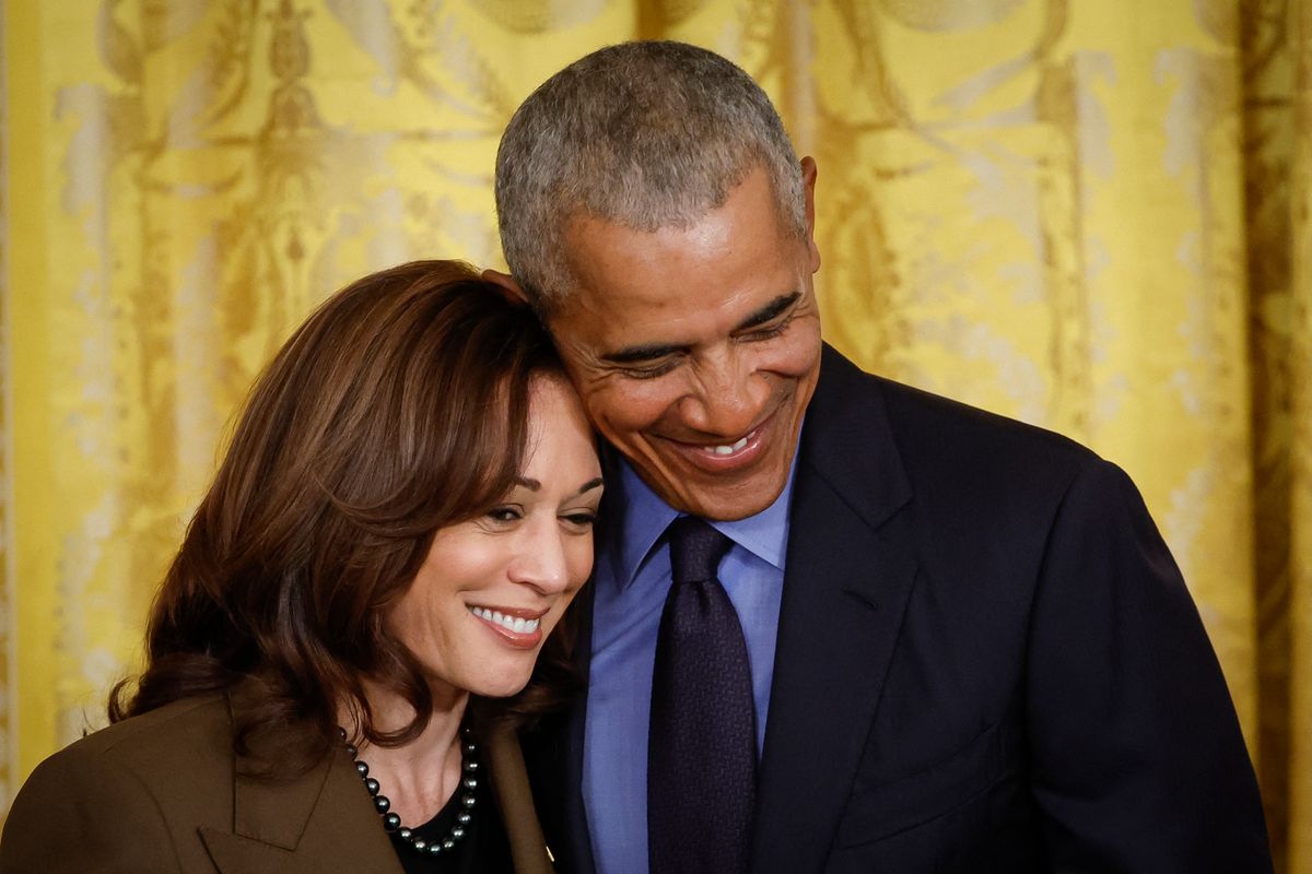 Igen közeli a viszony Kamala Harris alelnök és Barack Obama volt elnök között (Fotó: AFP)