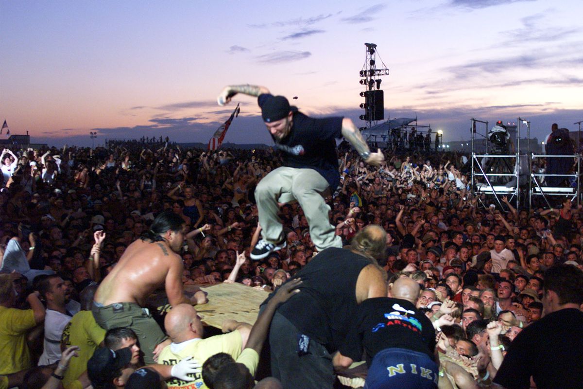 Woodstock ’99: harminc év alatt a hippikből huligánok lettek, a zene ...