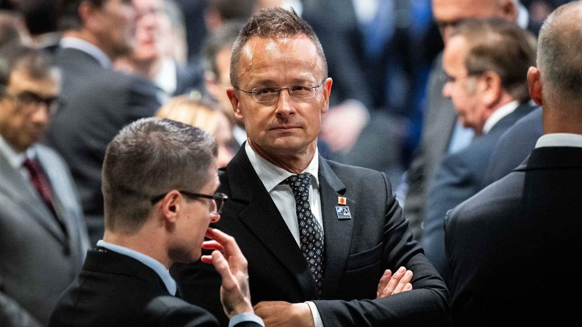 Hungary FM: NATO Embroiled in Grave Contradictions re Ukraine War