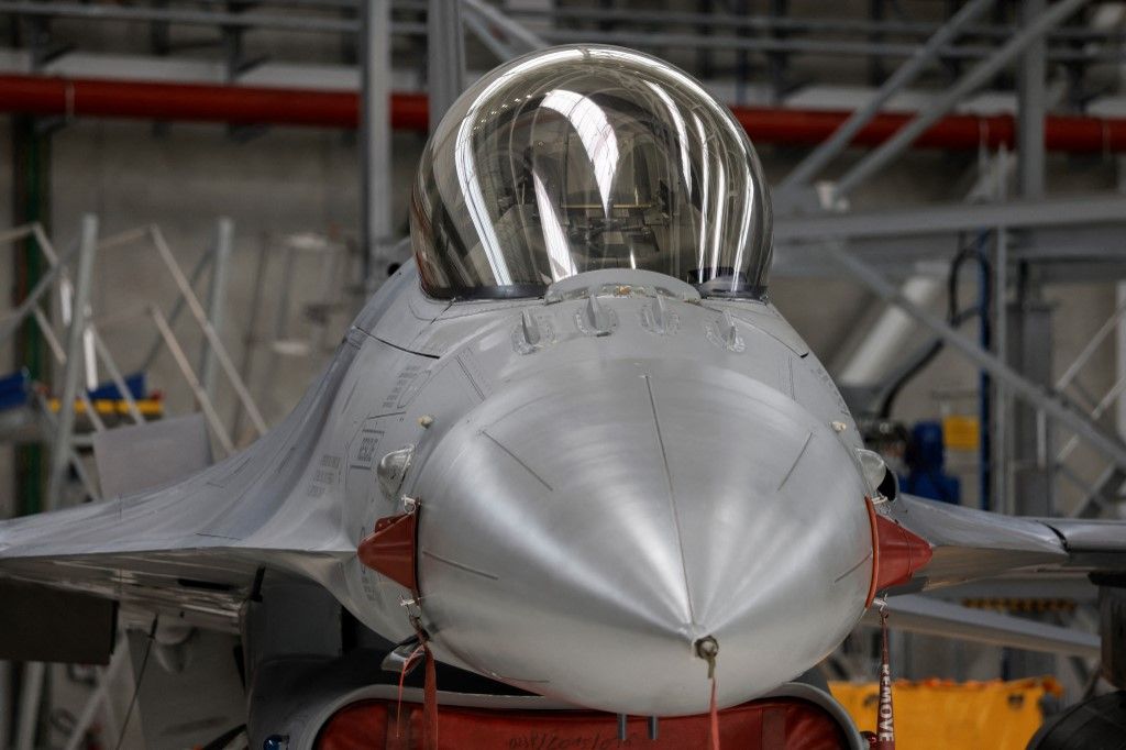  F-16-os vadászgépekre vár Zelenszkij. (Fotó: SIMON WOHLFAHRT / AFP)