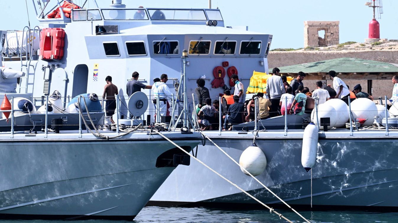 Hajóval szállítanák Olaszországból Albániába a migránsokat