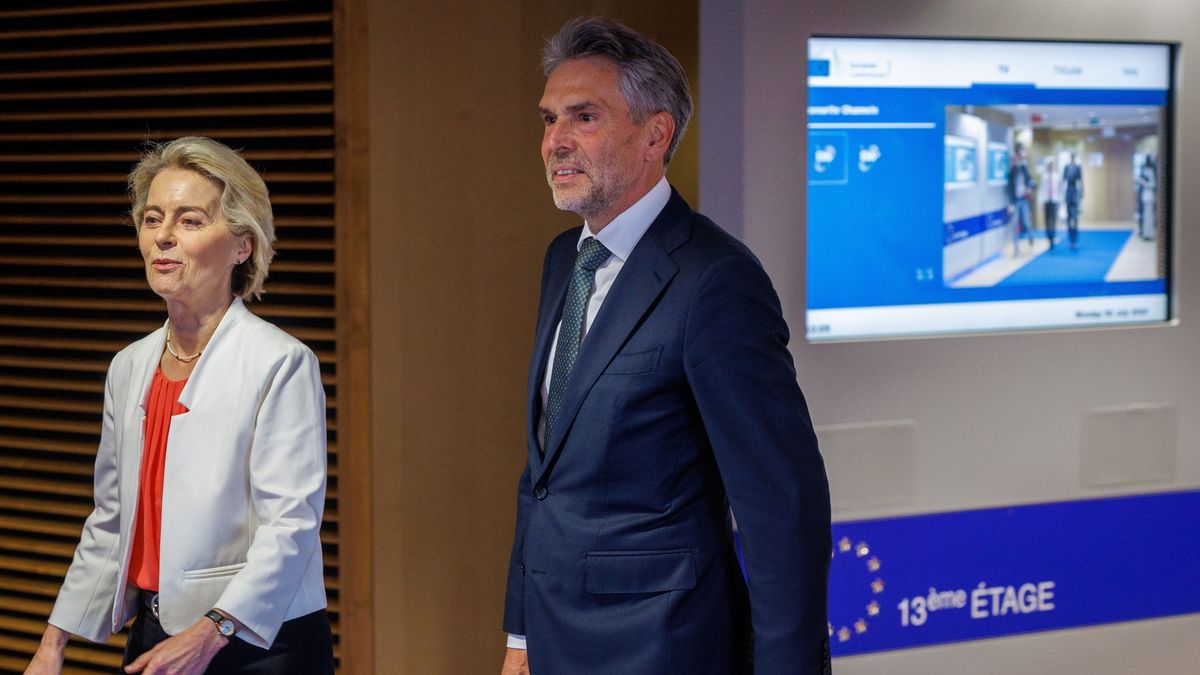 Pánikol a háborúpárti Európai Néppárt