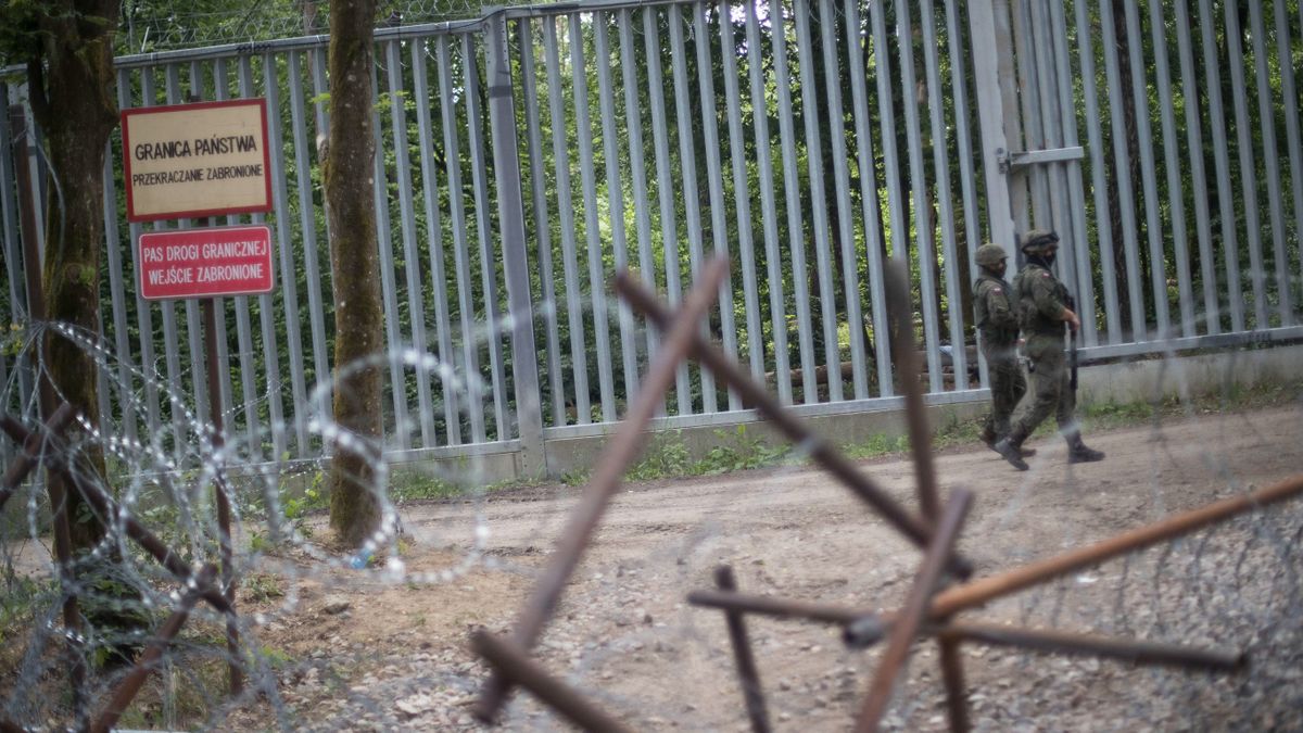 Migránsok ostromolják Lengyelországot, naponta több százan érkeznek + videók
