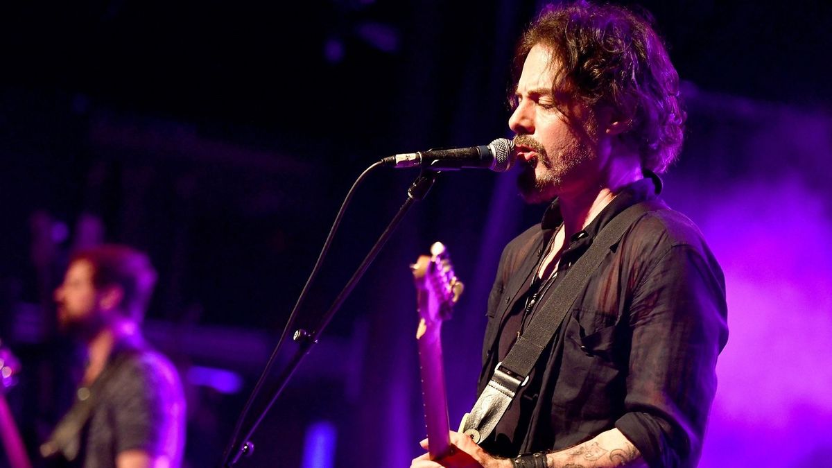 Gitárhősnek indult, közérthető bluesrock előadó lett