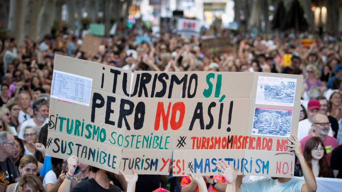 Így tüntettek a besokallt spanyolok a turisták miatt + videó