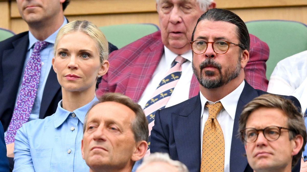 Celebrity Sightings At Wimbledon 2024 - Day 2
LONDON, ENGLAND - JULY 02: Jordyn Blum and Dave Grohl attend day two of the Wimbledon Tennis Championships at the All England Lawn Tennis and Croquet Club on July 02, 2024 in London, England. (Photo by Karwai Tang/WireImage)