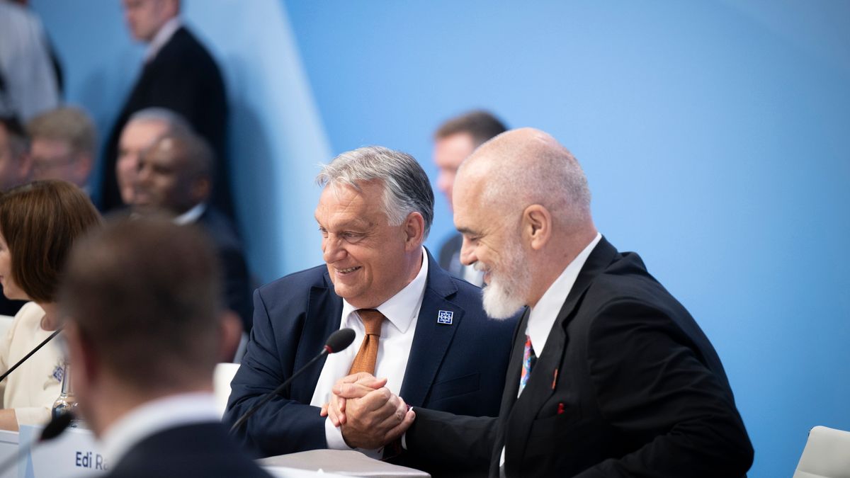 Orbán Viktor: Az Európai Uniónak nem az amerikai demokraták külpolitikáját kéne másolnia
