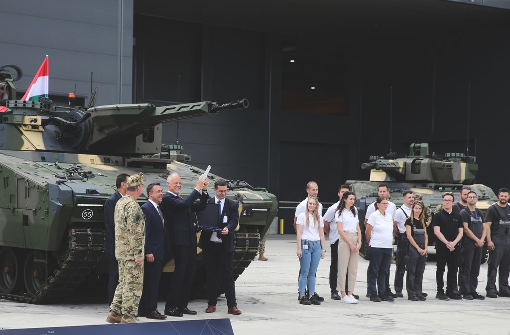 HZ1_1731
20240723 zalaegerszeg az elso magyar gyartmanyu LYNX harcigepjarmu atadasa havran zoltan magyar nemzet